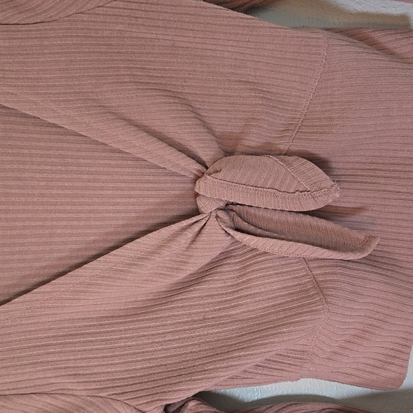 Abercrombie & Fitch Tan Knotted Front Crop Top Size Medium - Picture 4 of 5